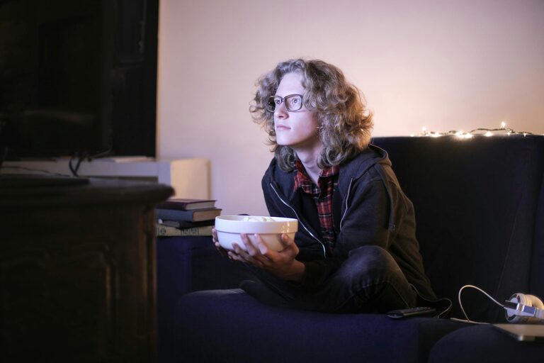 How to Plan the Perfect Screen-Light Evening at Home